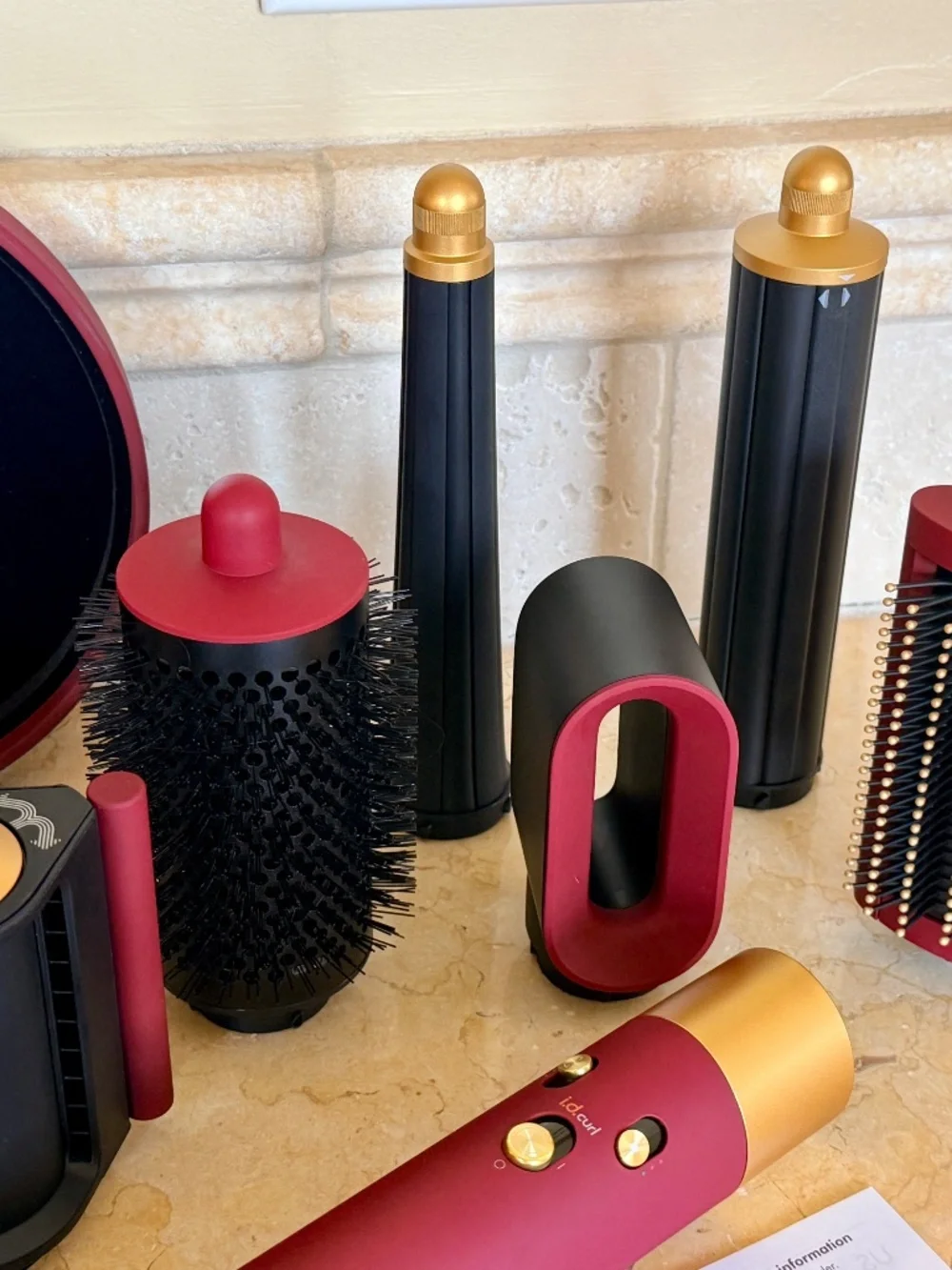 Dyson Airwrap i.d multi-styler and dryer Straight+Wavy in Red Velvet/Gold - Picture 4 of 4